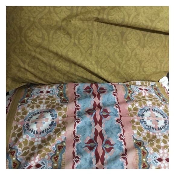 DTUDIO D COMFORTER WITH 2 SHAMS - Picture 7 of 7